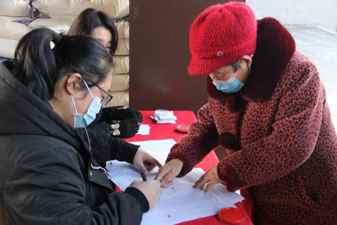 节前送温暖 真情暖人心|兴宇集团、宇航地产慰问冯家林社区老人(图5)