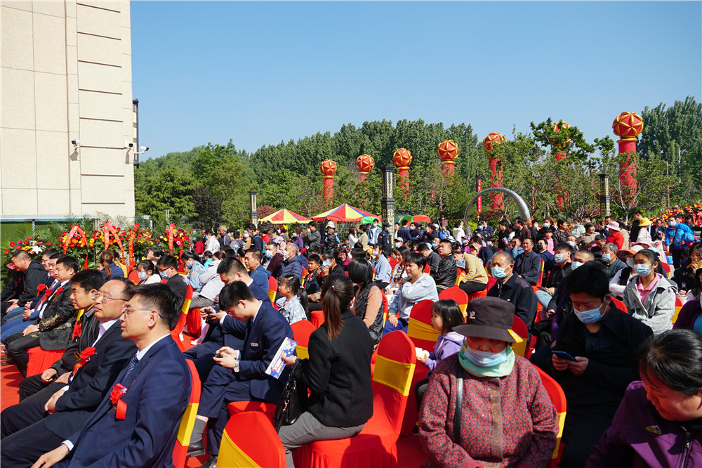 玉龙湾·玉园 | 封顶仪式暨五一嘉年华荣耀盛启(图2)