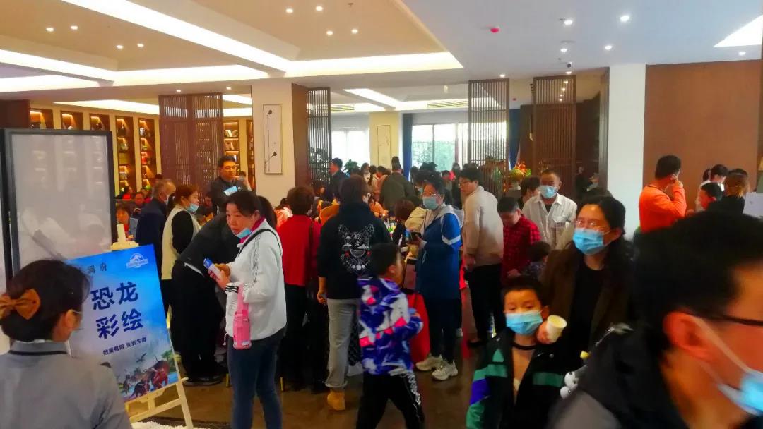 中洋·悦澜府 | 五一游玩好去处！奇幻恐龙展震撼来袭!(图6)