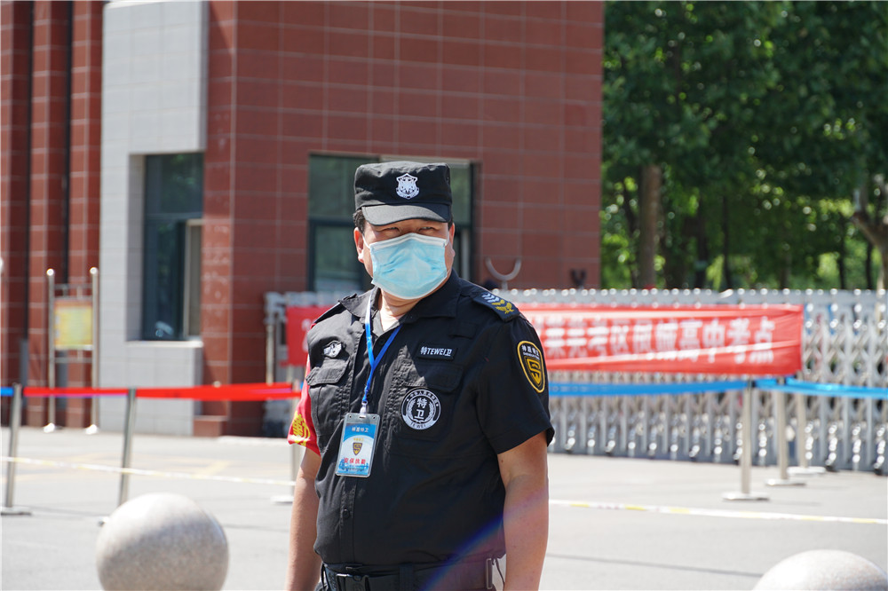 玉龙湾炎炎夏日送清凉，慰问莱芜交警及考场安保执勤人员，助力高考！(图4)