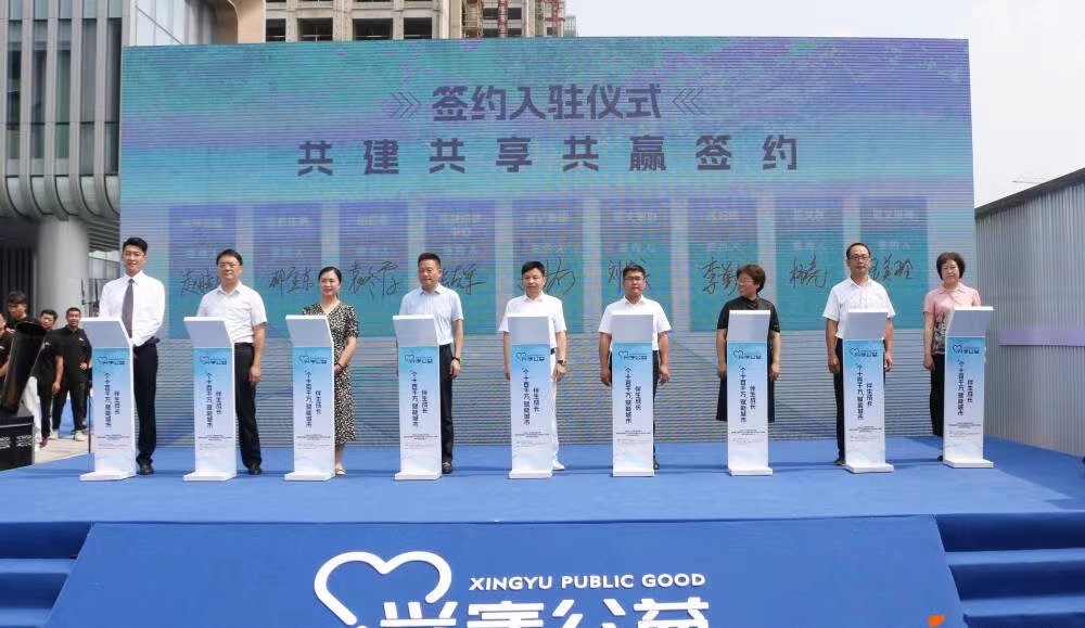 龙玺台·生活美学馆开馆暨莱芜区新时代文明实践站—青少年活动中心挂牌、莱芜书房开馆仪式举行(图15)